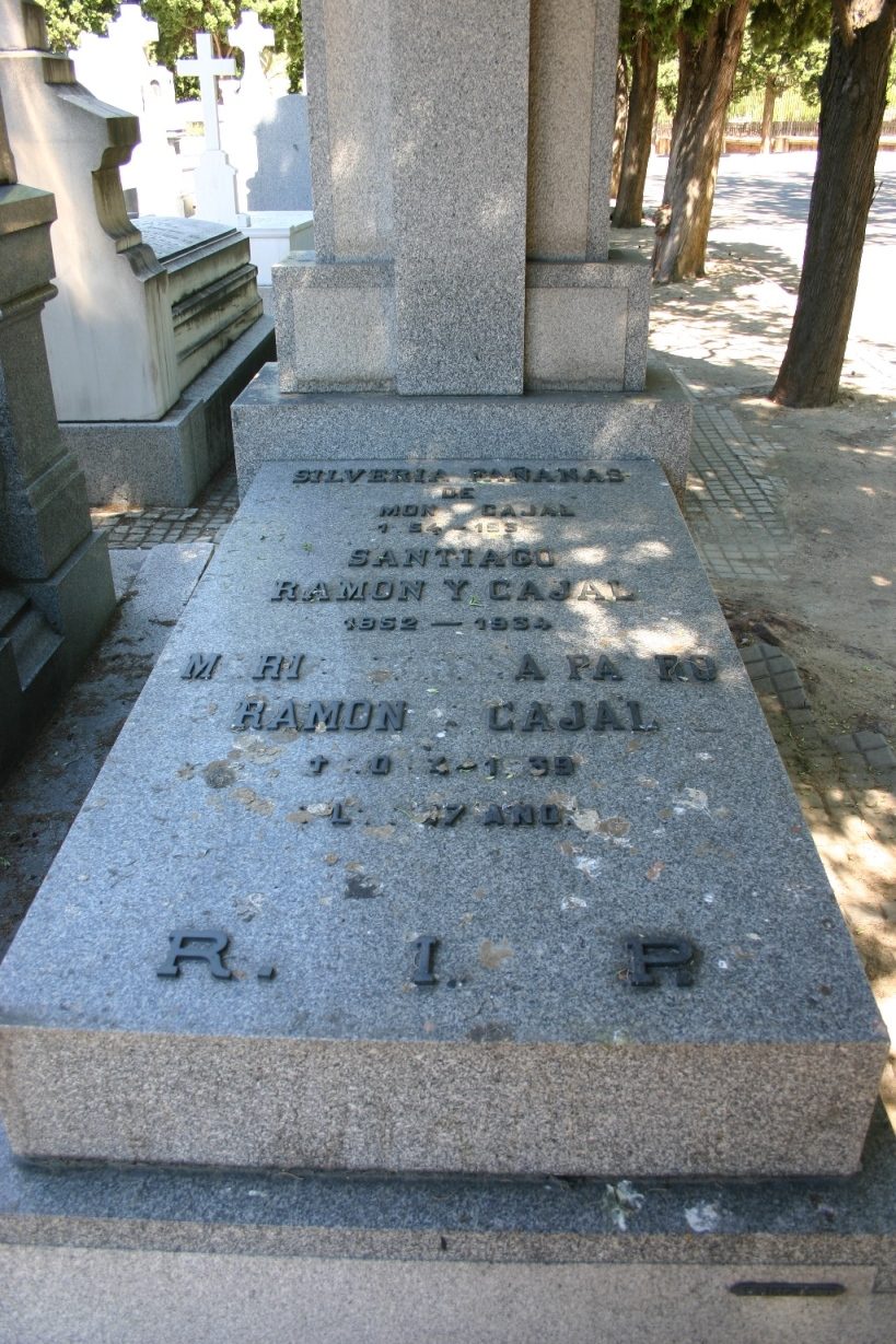 Santiago%20Ramon%20y%20Cajal%27s%20tomb%2C%20Madrid%20-%2003.JPG